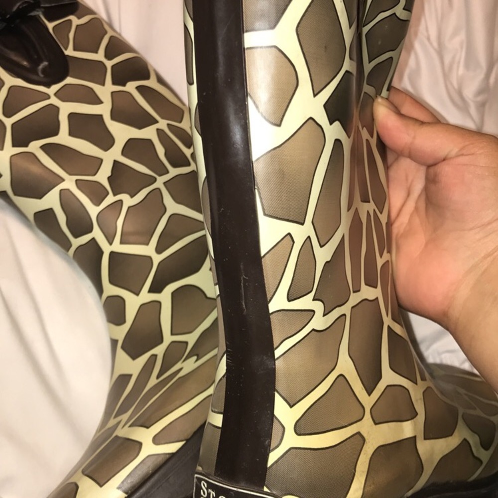 Women’s rain boots